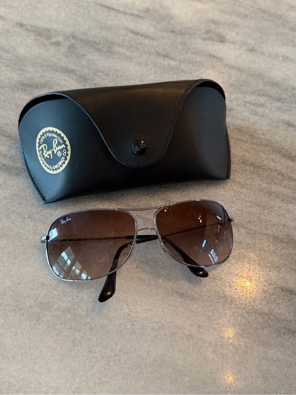 Authentic ray-Ban Men’s/WomenAviator Sunglasses with Brown Gradient Lenses